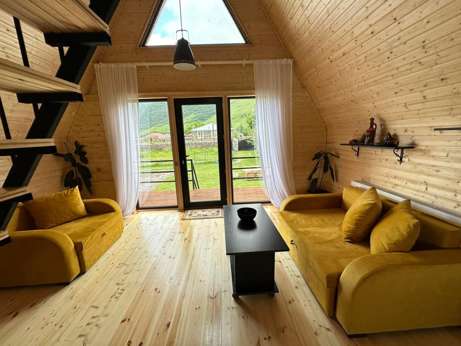Thomas' Hut Appartement Kasbegi Buitenkant foto